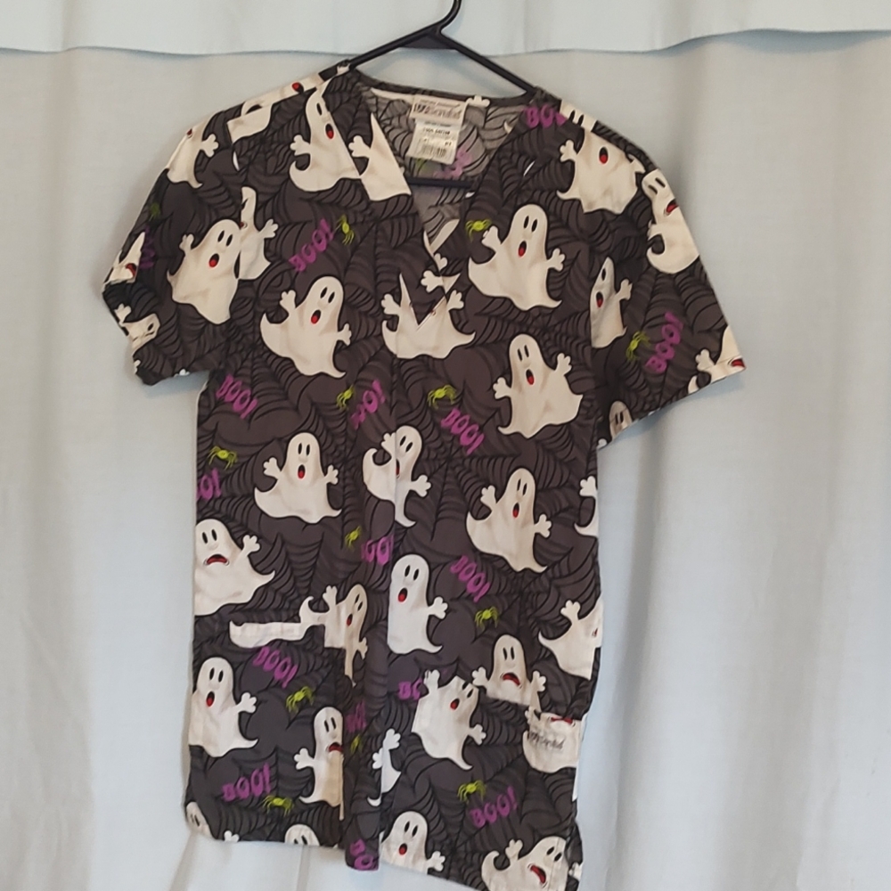 Uniform Advantage UA Scrub top Halloween ghosts Size Small